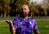 بازی با ذوب آهن به سرمربی موقت استقلال رسید
