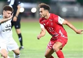 استون اونوروف مهاجم پرسپولیس به بازی با الشرطه می‌رسد