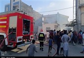 نجات 130 نفر از مسافران و پرسنل هتل در حادثه آتشسوزی خیابان مفتح