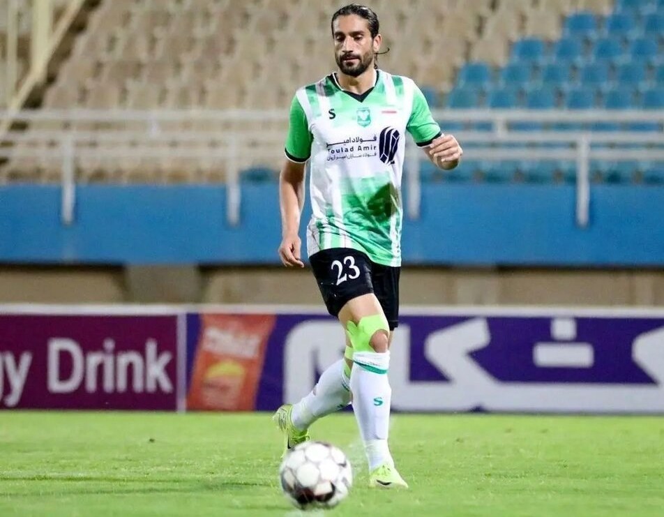 حسین ابرقویی مدافع خیبر به پرسپولیس پیوست