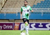 حسین ابرقویی مدافع خیبر به پرسپولیس پیوست