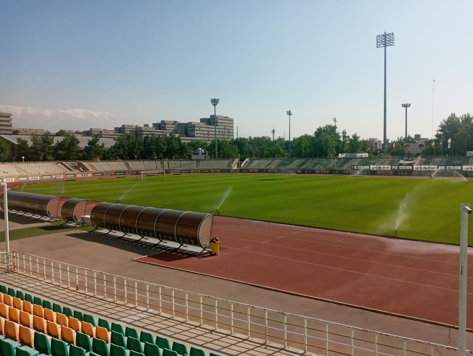 تهران بدون ورزشگاه / دستگردی زیر کشت رفت