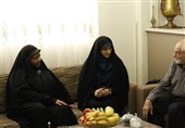 دیدار دستاندرکاران جشنواره فیلم عمار با خانواده مهدیه اسفندیاری