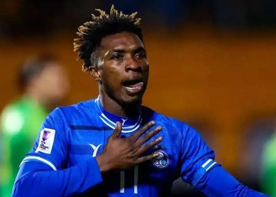 مهاجم تیم فوتبال استقلال رباط داد