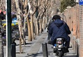 عبور موتورسیکلت‌ها از پیاده‌روهای تهران؛ معضلی که امنیت شهری را تهدید می‌کند